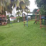 Acogedora Casa De Descanso Con Piscina Privada