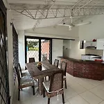 Villa Con Pisicina Privada Melgar