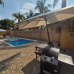 Fm Luxury Villa Arquitectura Tipo Yakarta Con Playa Artificial Y Cinema Al Aire Libre