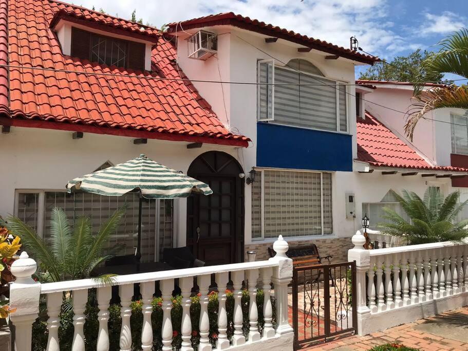 Casa Comoda, Bien Ubicada En Conjunto Con Piscina * Melgar