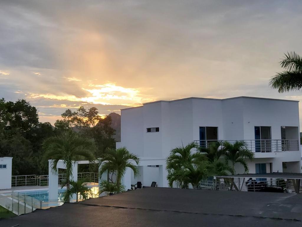Condominio Ibiza Reservado - Apto 102 * Melgar