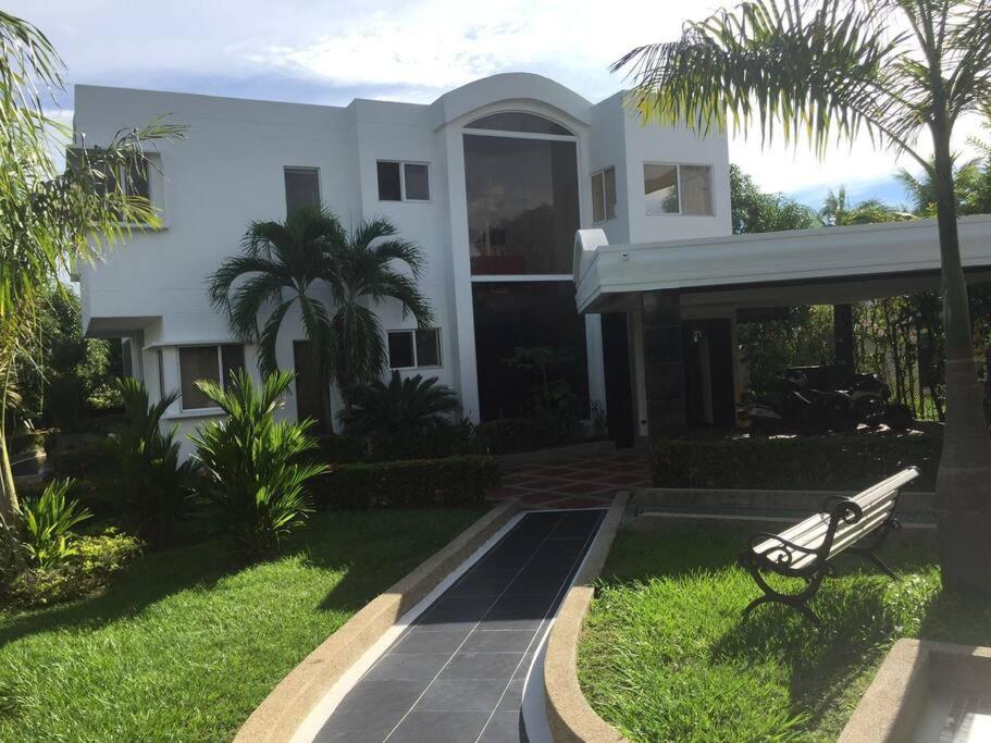 Casa Campestre En *