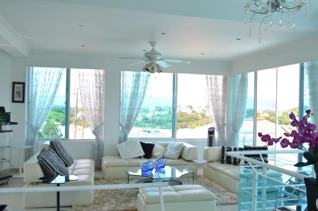 Сasa de vacaciones Hermosa Casa Con Piscina Y Bbq En
