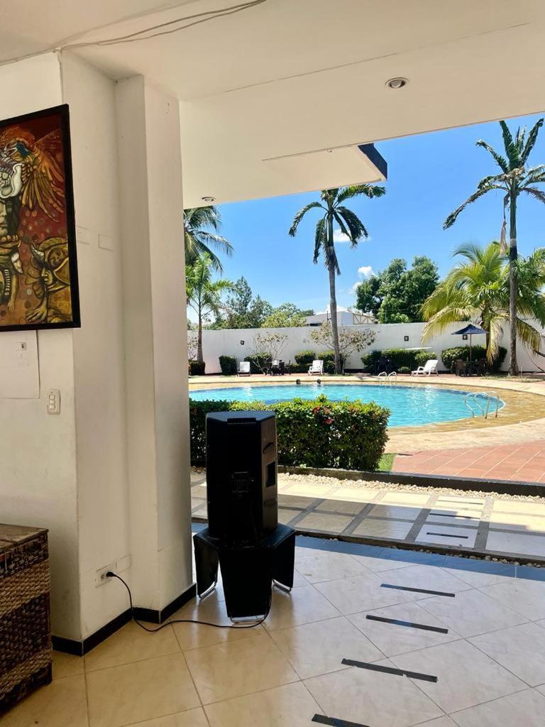 Boutique Paradise.