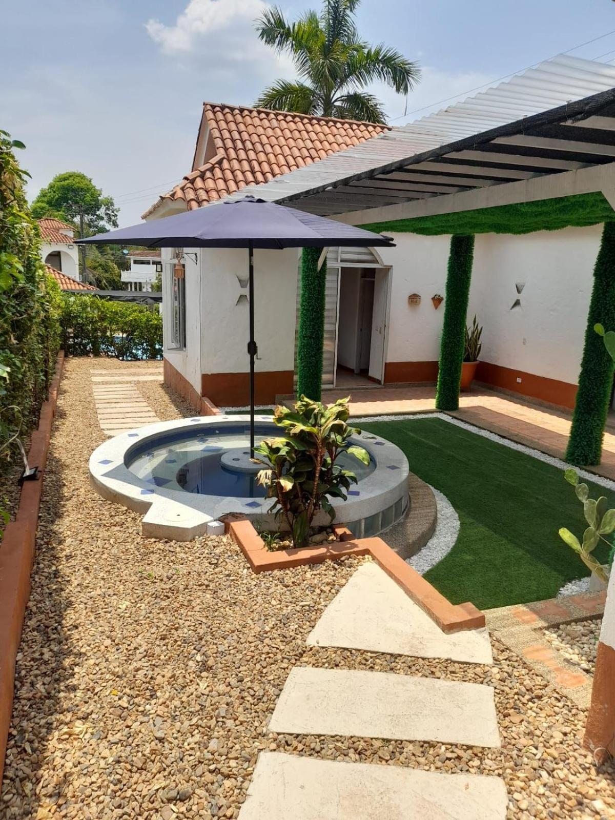 Casa En Condominio La Hacienda Con Piscina Melgar