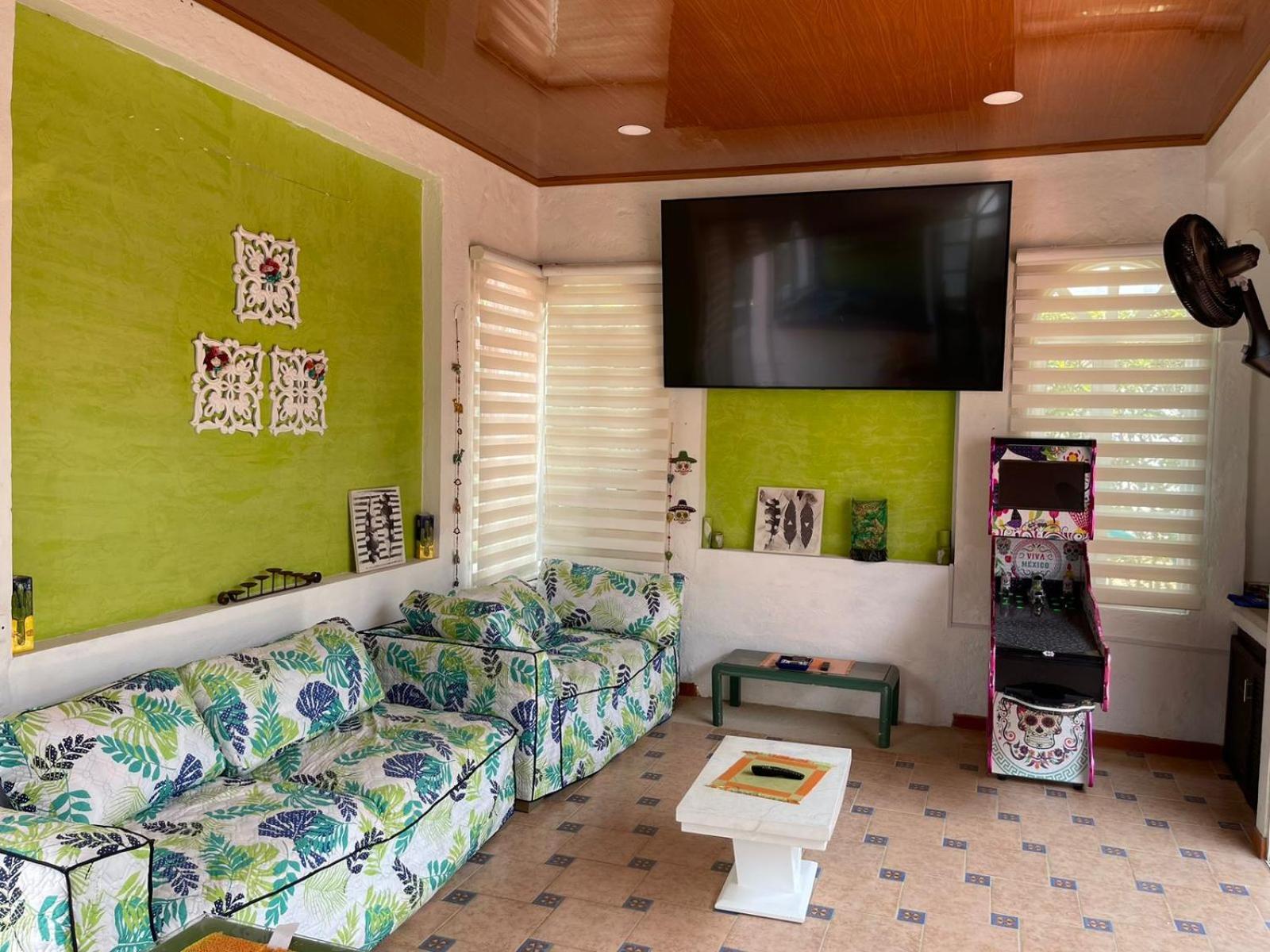 Casa En Condominio La Hacienda Con Piscina Melgar