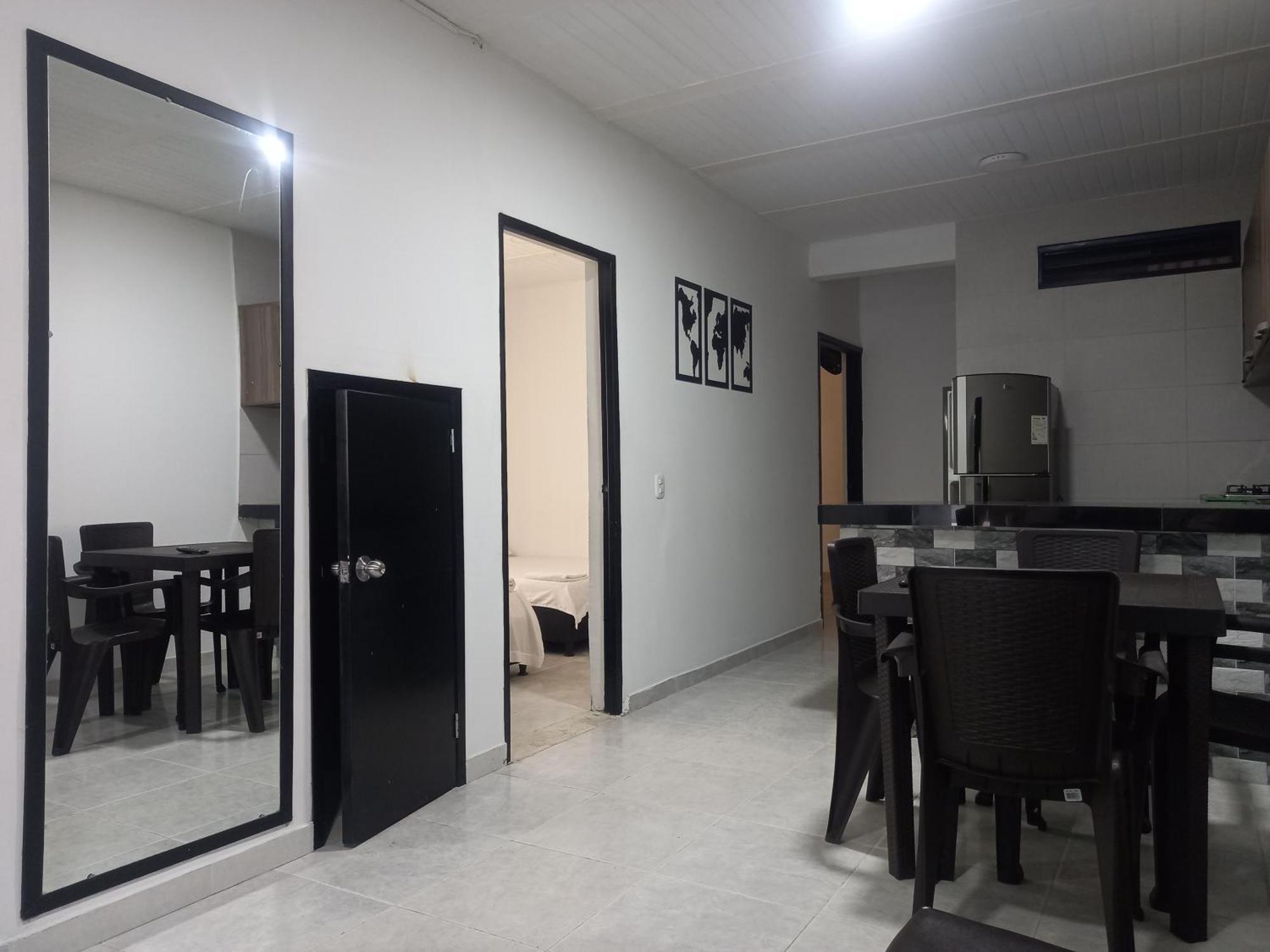 101 Santys House Amoblado 6 Personas Apartamento