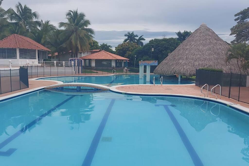 Acogedora Casa De Descanso Con Piscina Privada Melgar