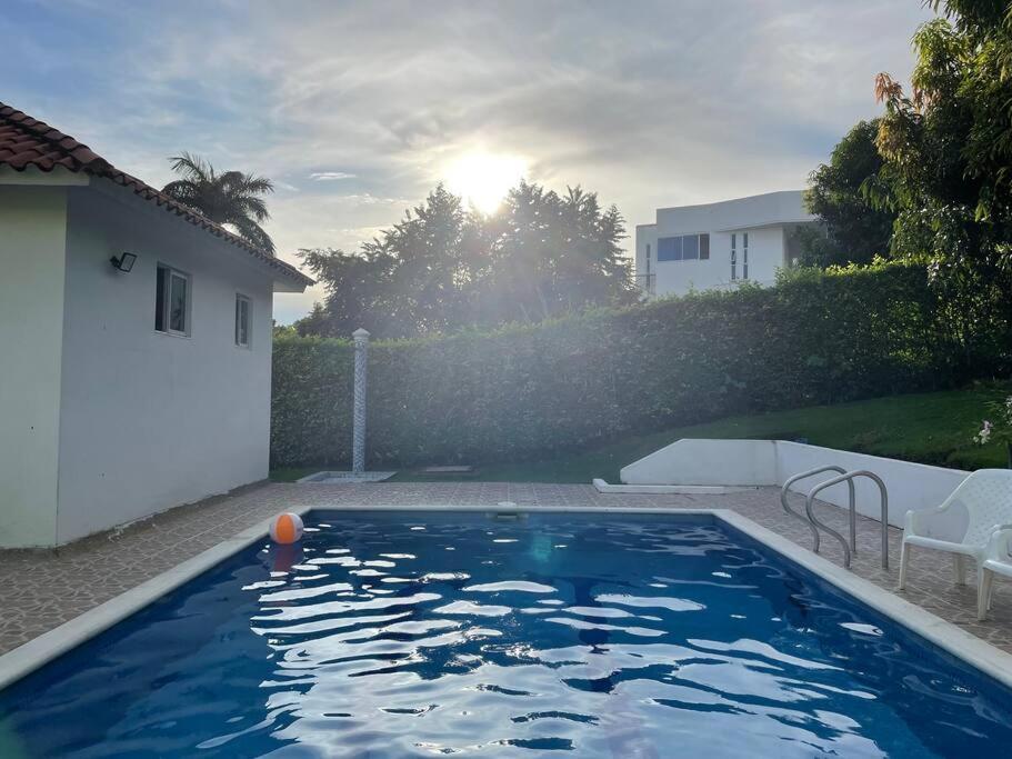 Acogedora Casa De Descanso Con Piscina Privada Melgar