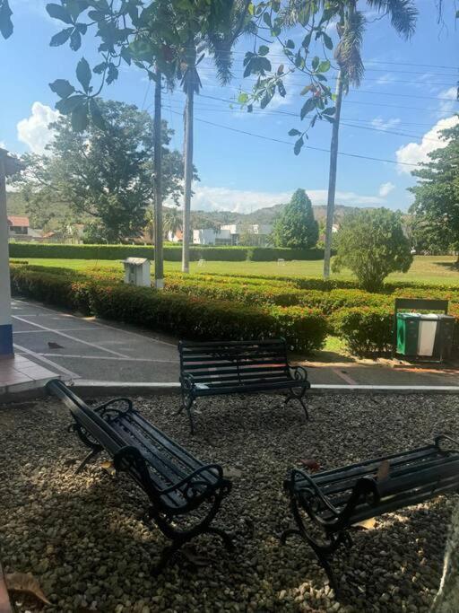 Villa Casa Quinta Con Piscina Privada - Luxury Melgar