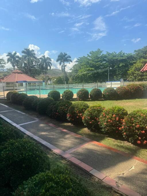 Villa Casa Quinta Con Piscina Privada - Luxury Melgar