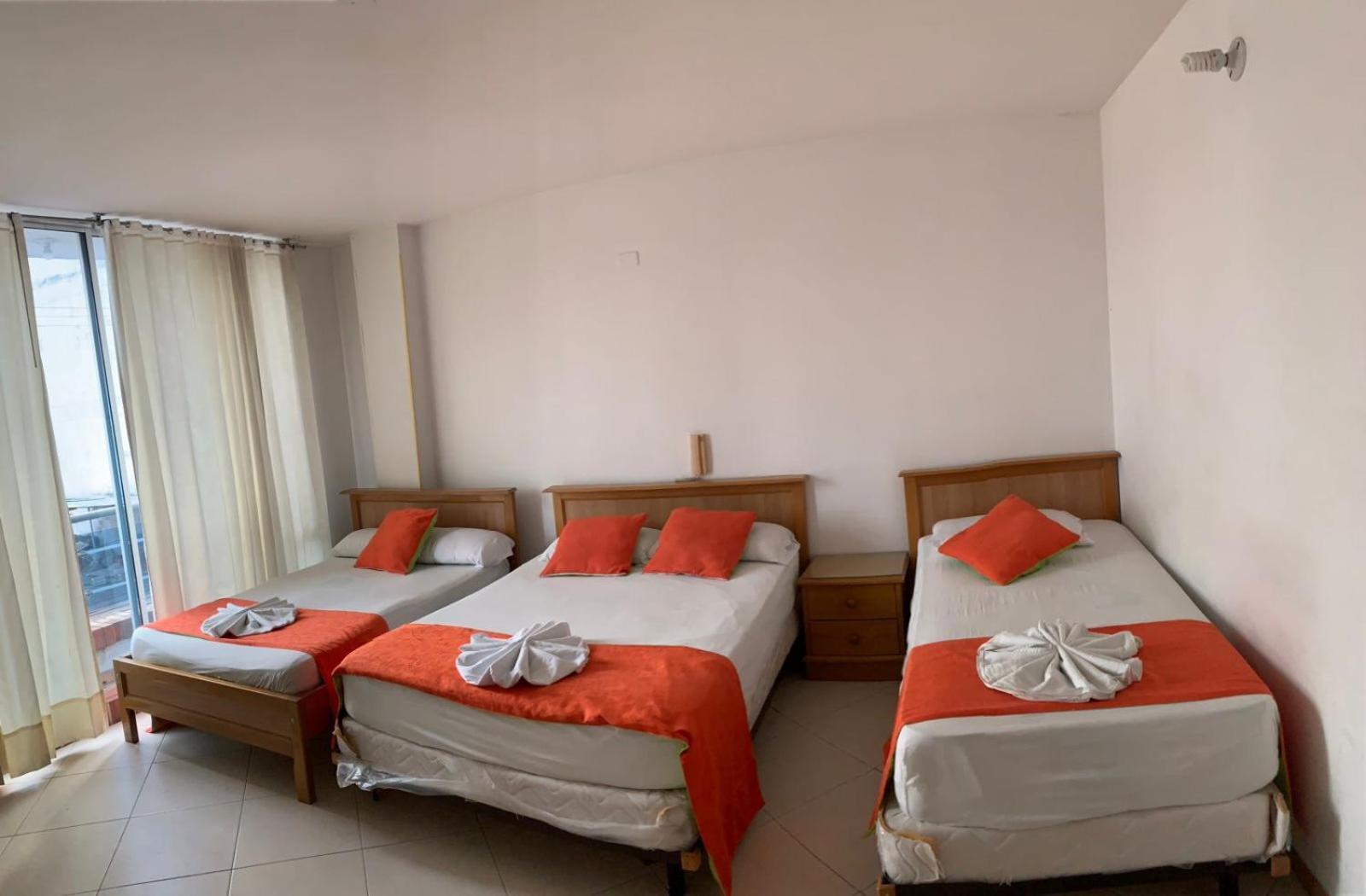 Hotel Leones