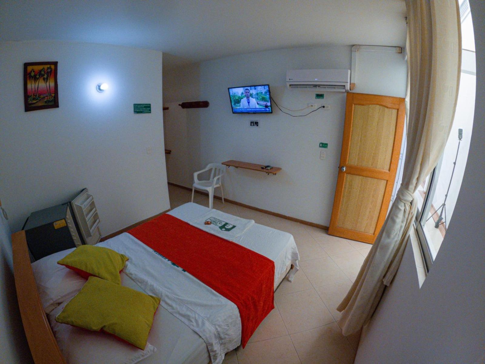 Leones Hotel