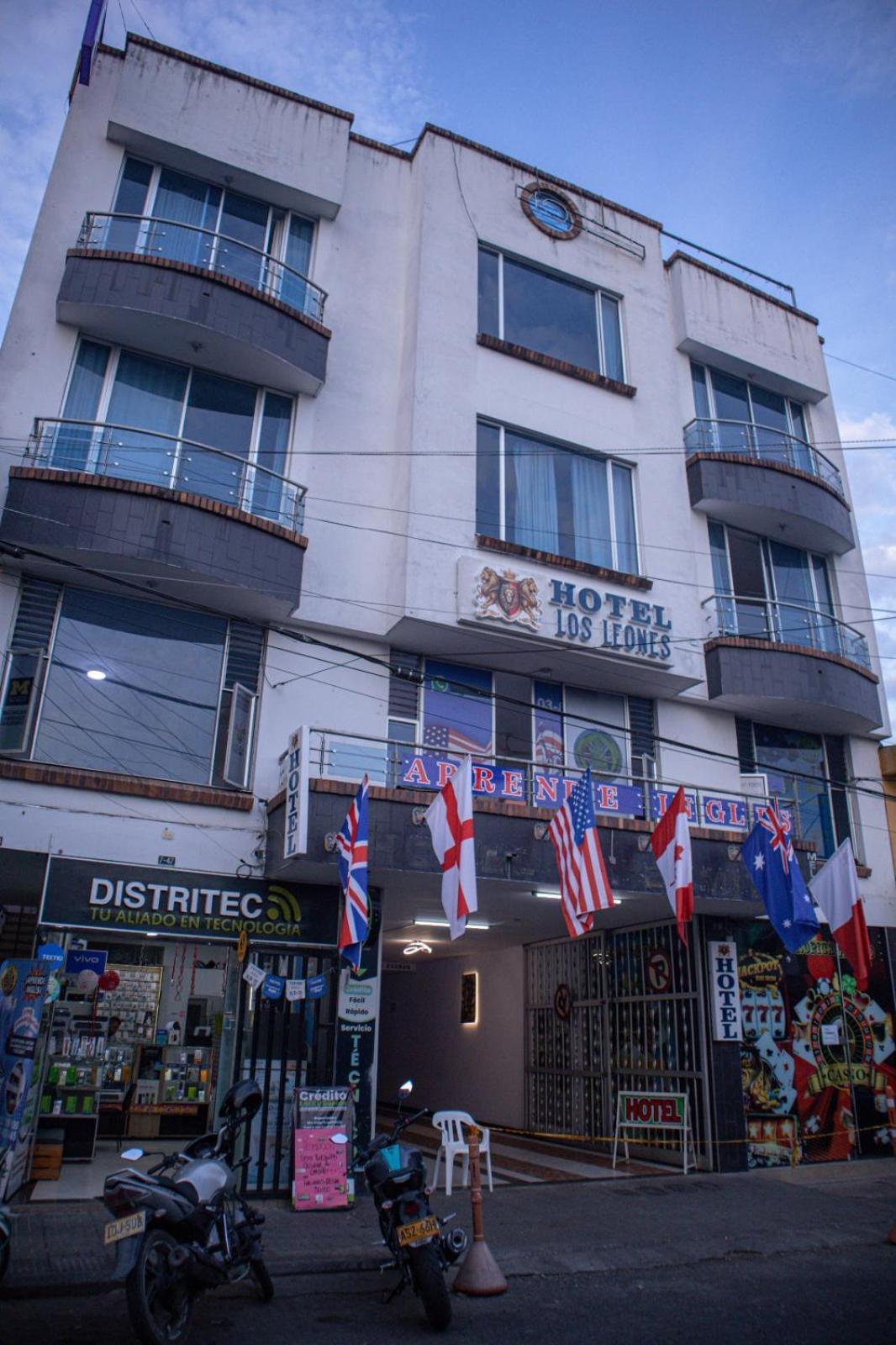 Leones Hotel