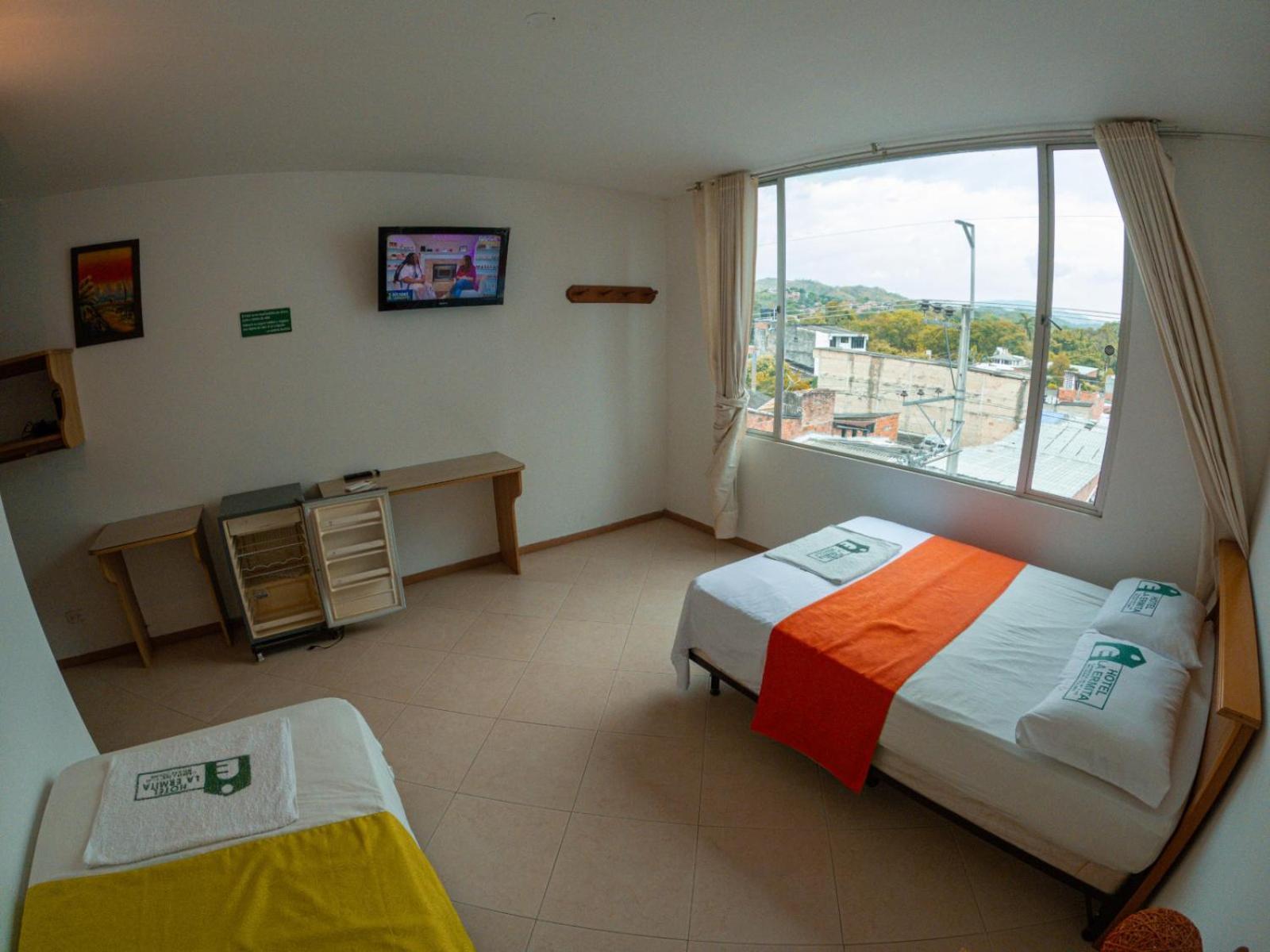 Leones Hotel 4*
