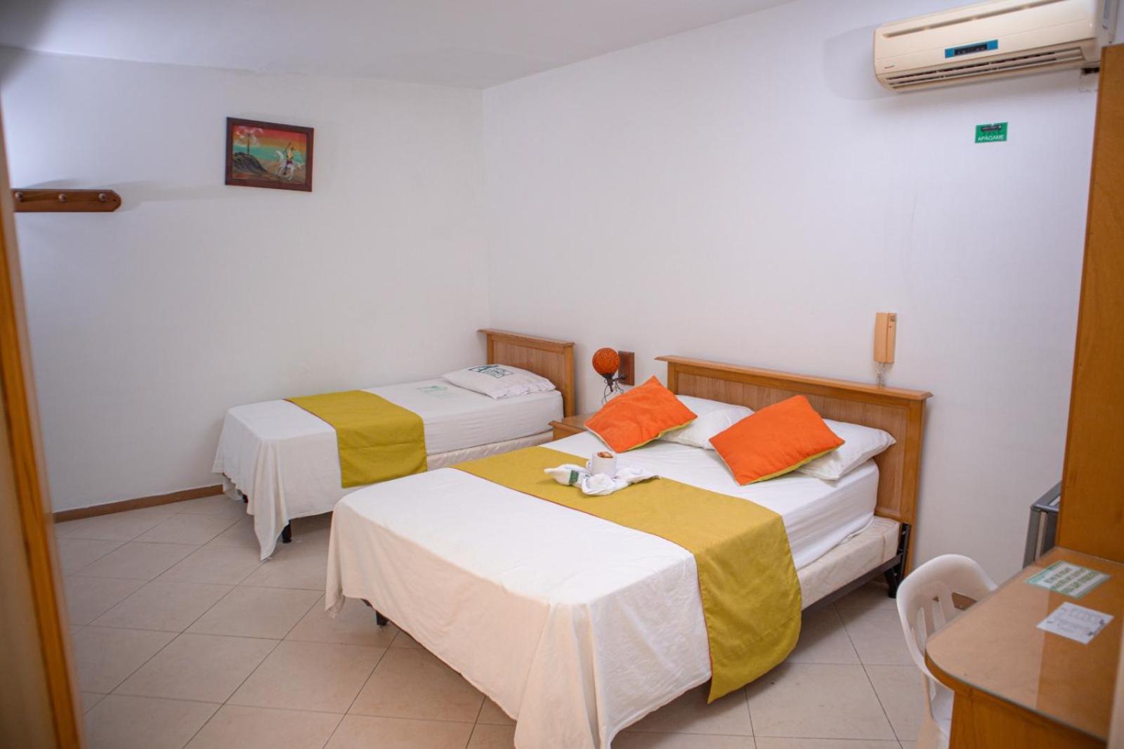 Hotel Leones