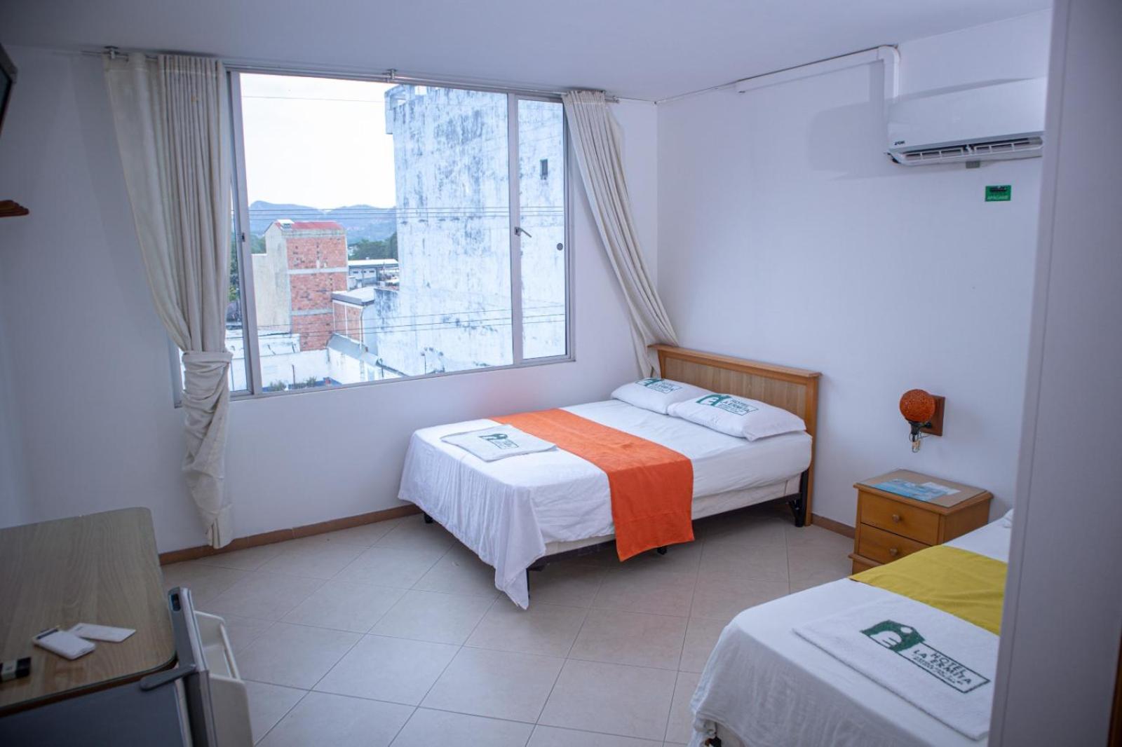 Leones Hotel 4*