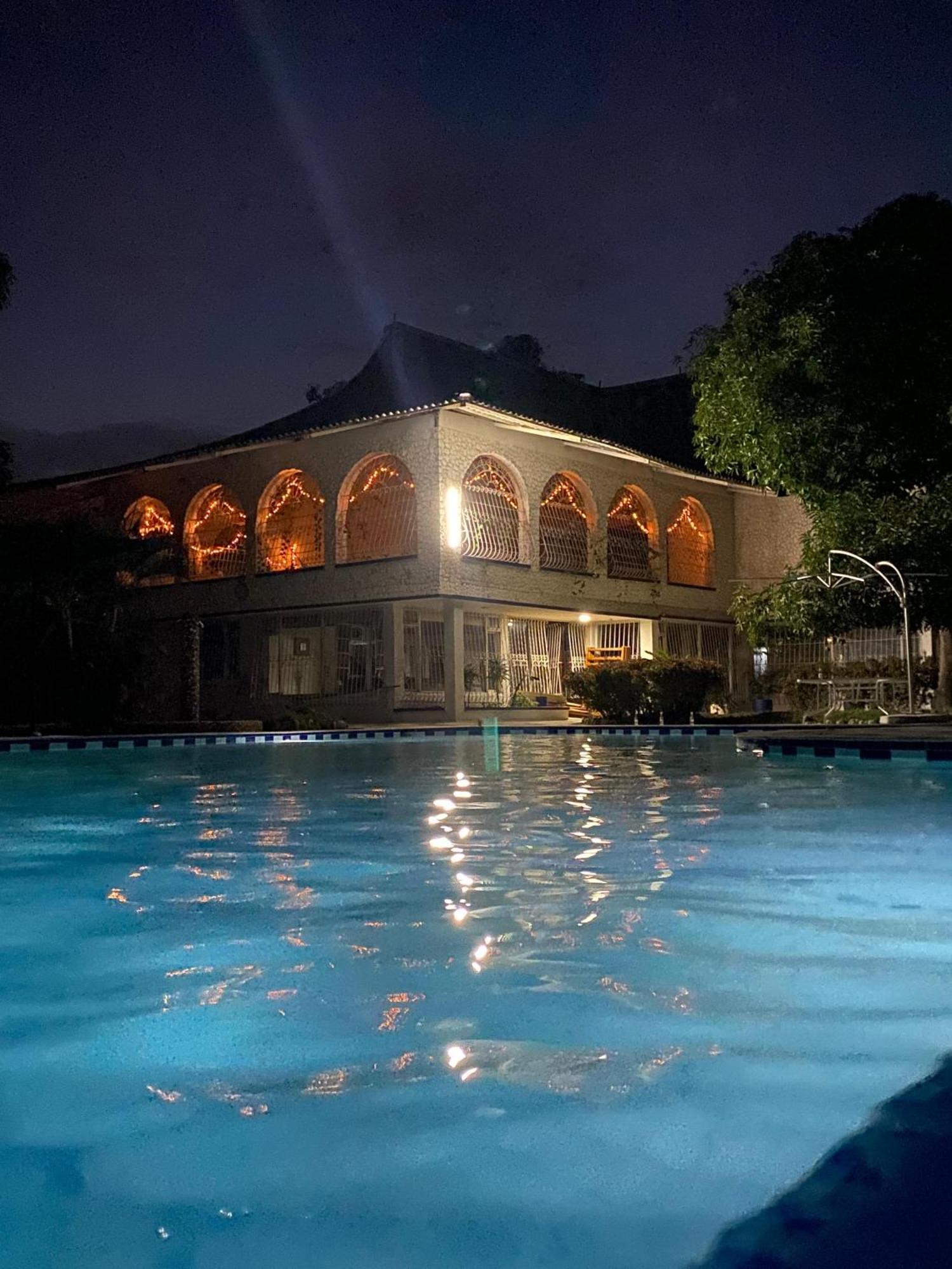 Pool & Fun - Un Paraiso Villa *