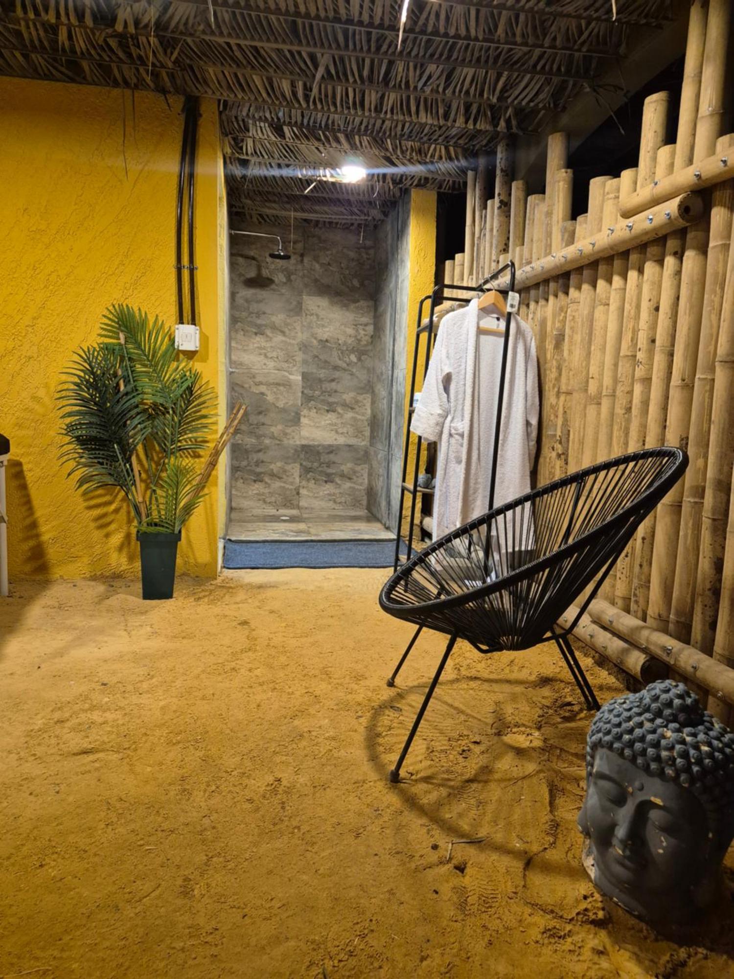 Fm Luxury Arquitectura Tipo Yakarta Con Playa Artificial Y Cinema Al Aire Libre Villa