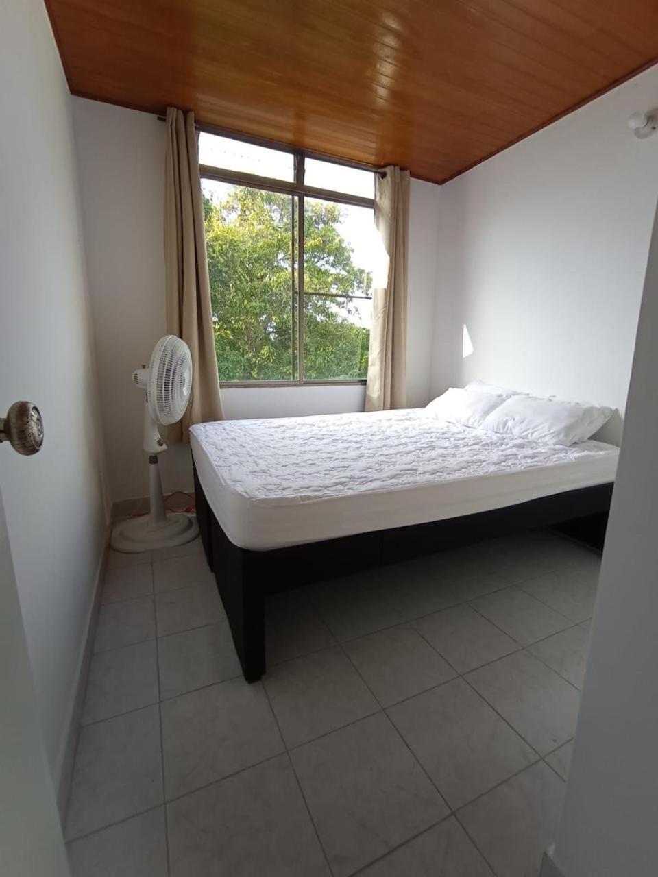 Familiar Con Piscina Ac Apartamento