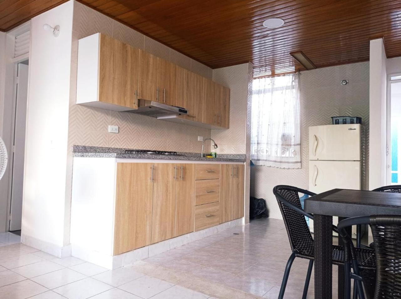 Familiar Con Piscina Ac Melgar