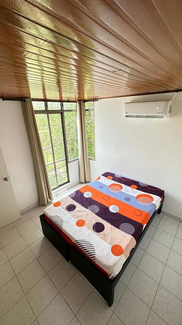 Familiar Con Piscina Ac Apartamento