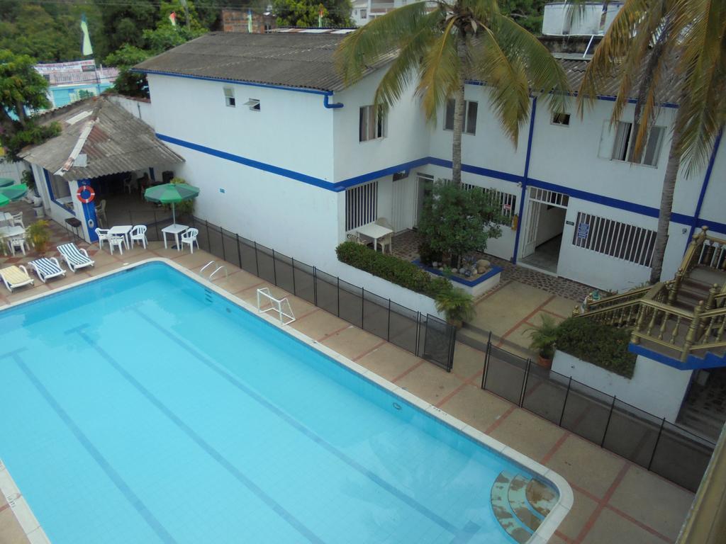 Joohn Almendros - Gay Only/ Solo Gay Hotel Melgar