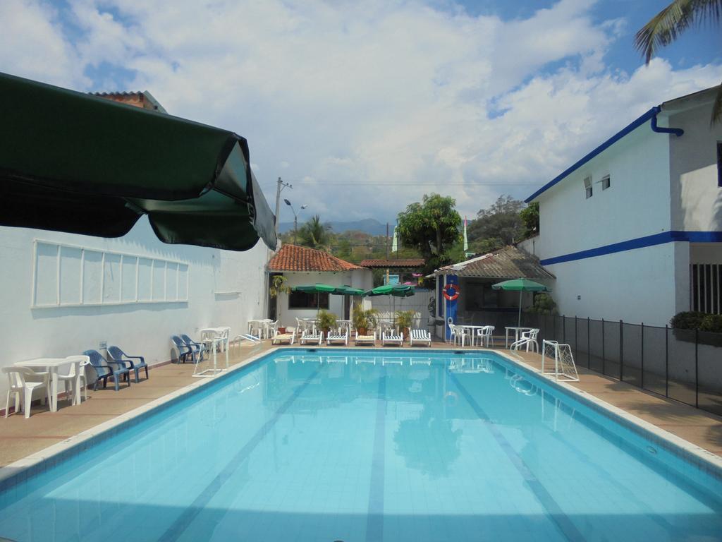 Joohn Almendros - Gay Only/ Solo Gay Hotel