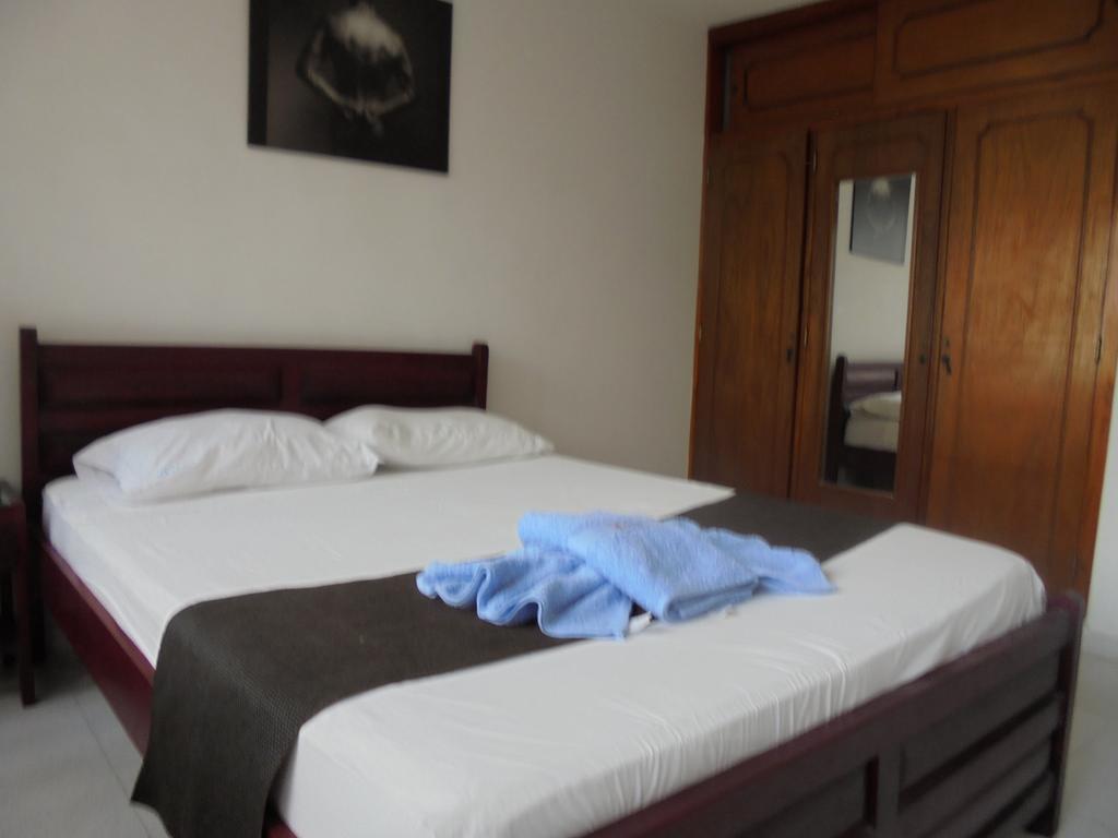 Joohn Almendros - Gay Only/ Solo Gay Hotel