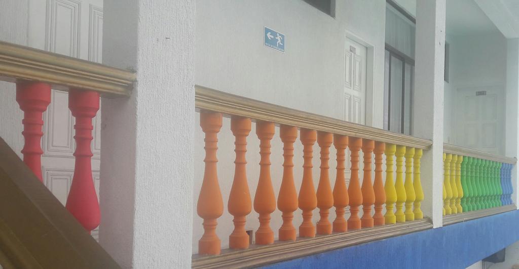 Joohn Almendros - Gay Only/ Solo Gay Hotel