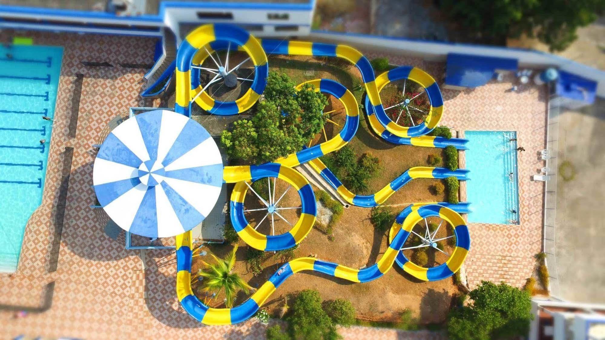 Toboganes De Hotel Melgar