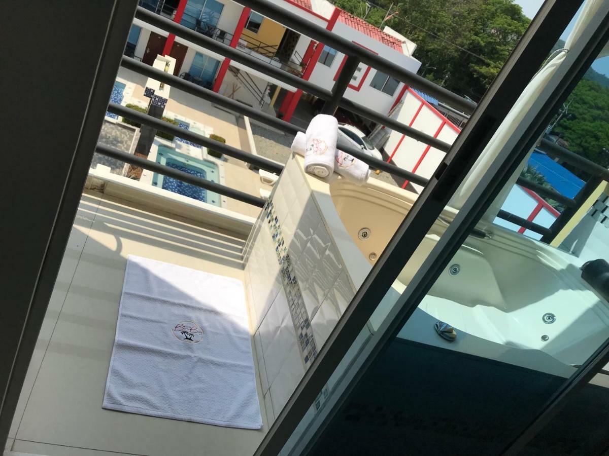 Bora Bora Solo Adultos Hotel 3*
