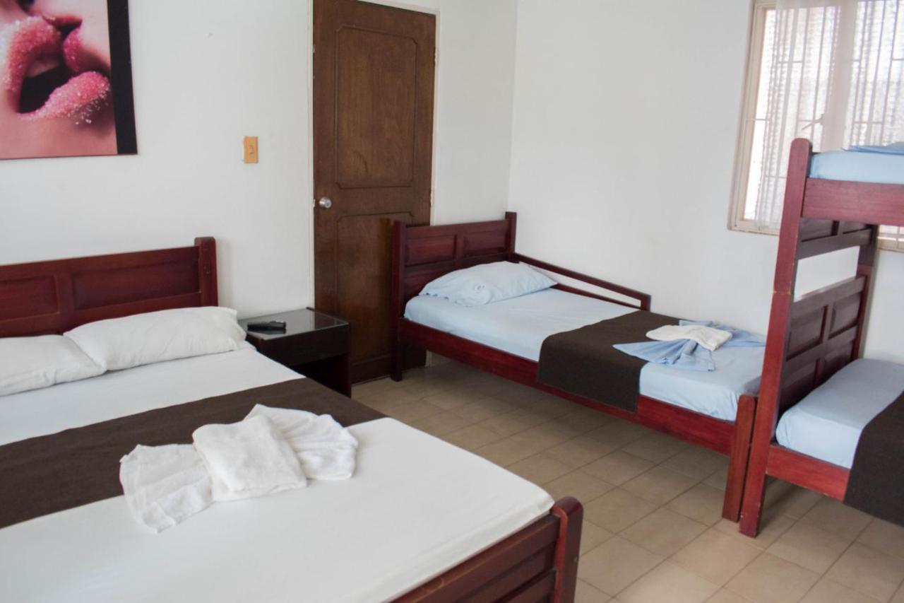 Joohn Almendros - Gay Only/ Solo Gay Hotel Melgar