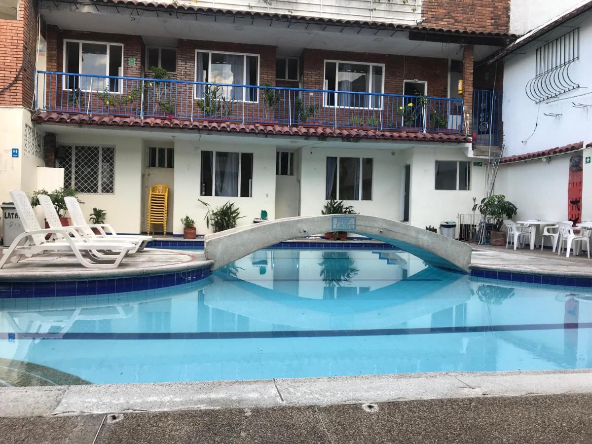 Piscina 3*